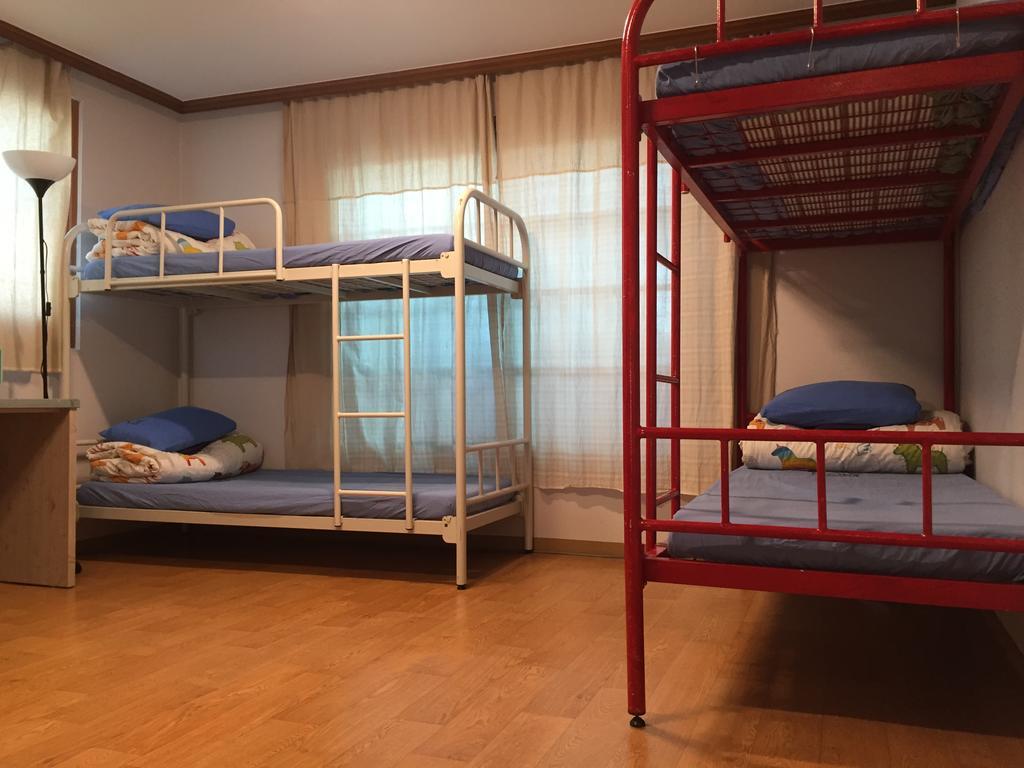 Backpackers Inside Hostel Seoul Bagian luar foto