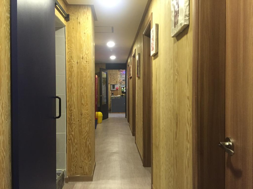 Backpackers Inside Hostel Seoul Bagian luar foto