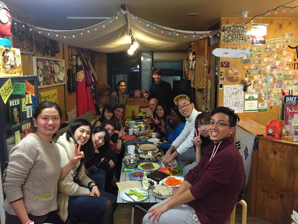 Backpackers Inside Hostel Seoul Bagian luar foto