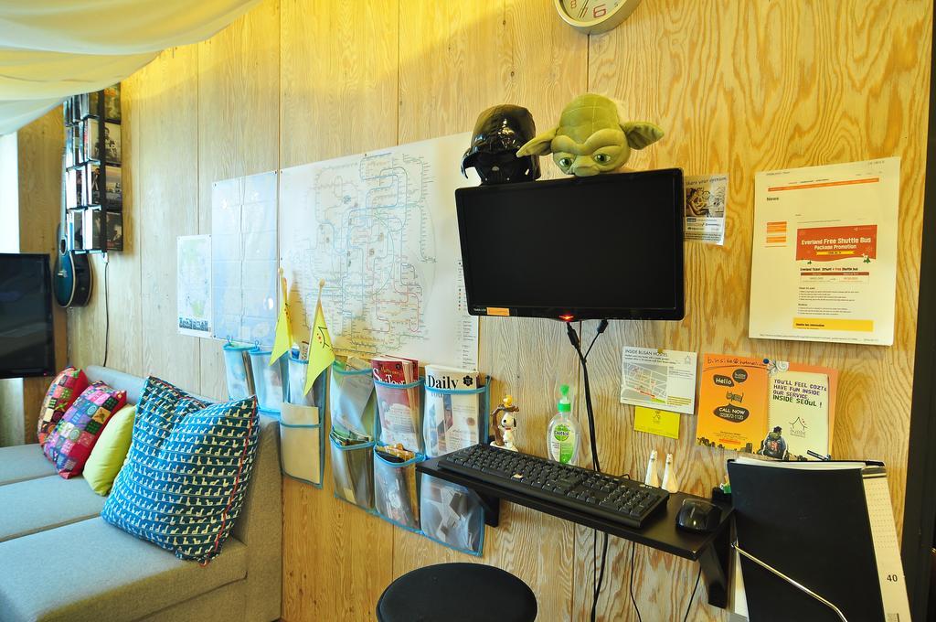 Backpackers Inside Hostel Seoul Bagian luar foto