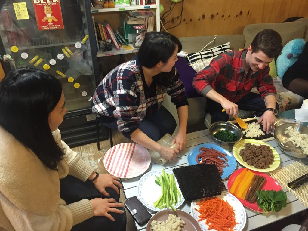 Backpackers Inside Hostel Seoul Bagian luar foto