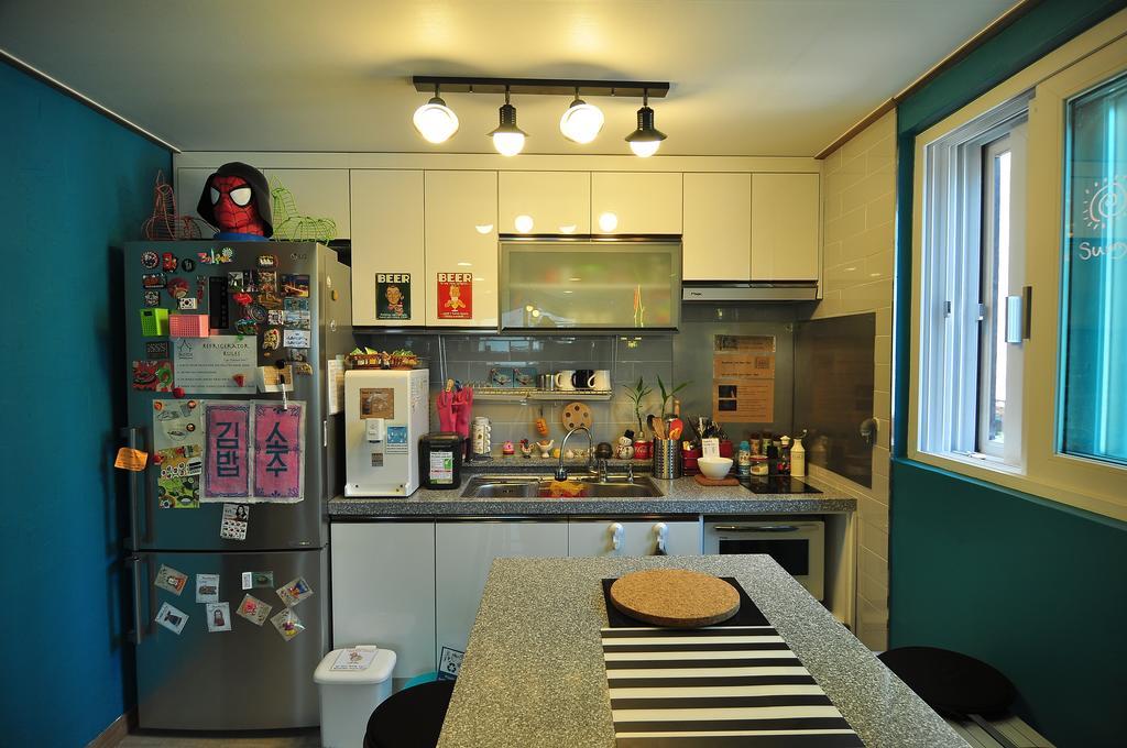 Backpackers Inside Hostel Seoul Bagian luar foto