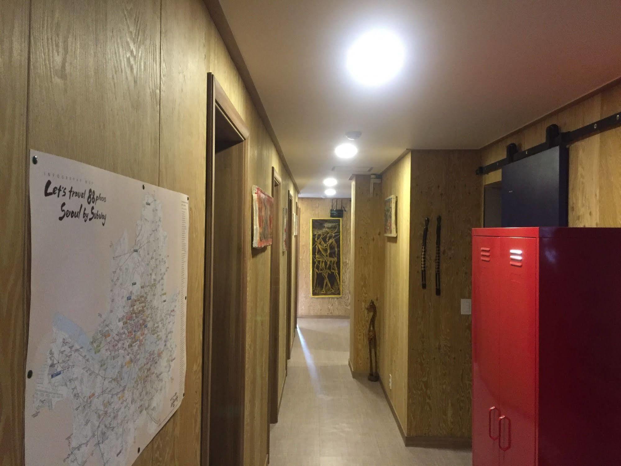 Backpackers Inside Hostel Seoul Bagian luar foto