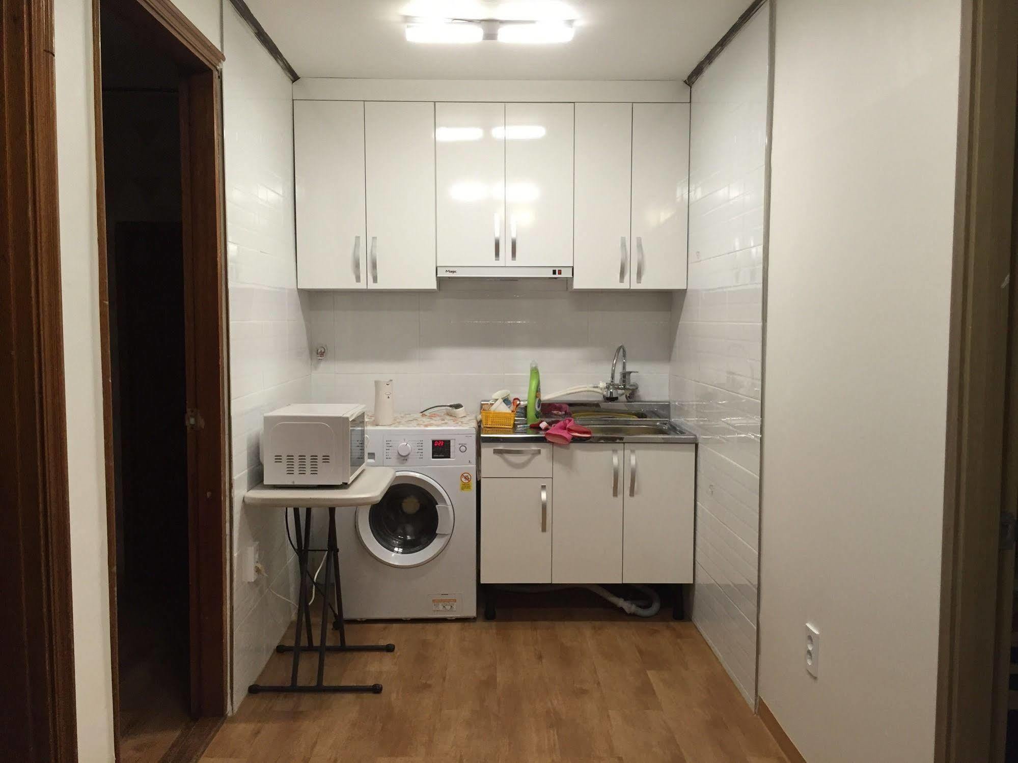 Backpackers Inside Hostel Seoul Bagian luar foto