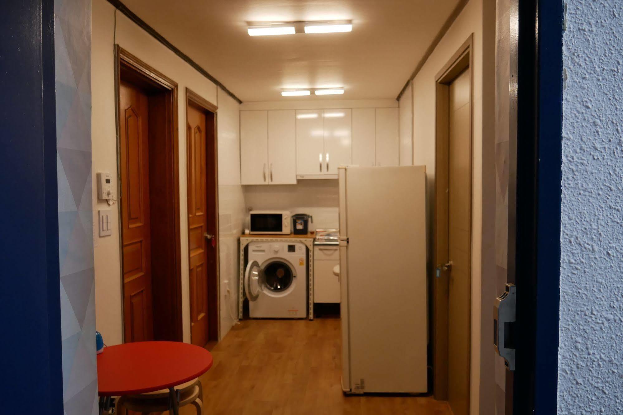 Backpackers Inside Hostel Seoul Bagian luar foto