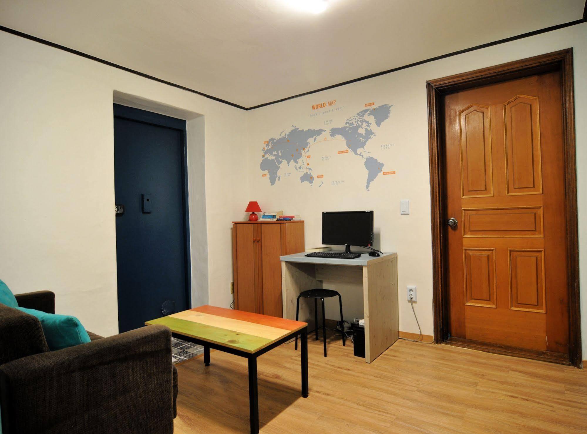 Backpackers Inside Hostel Seoul Bagian luar foto