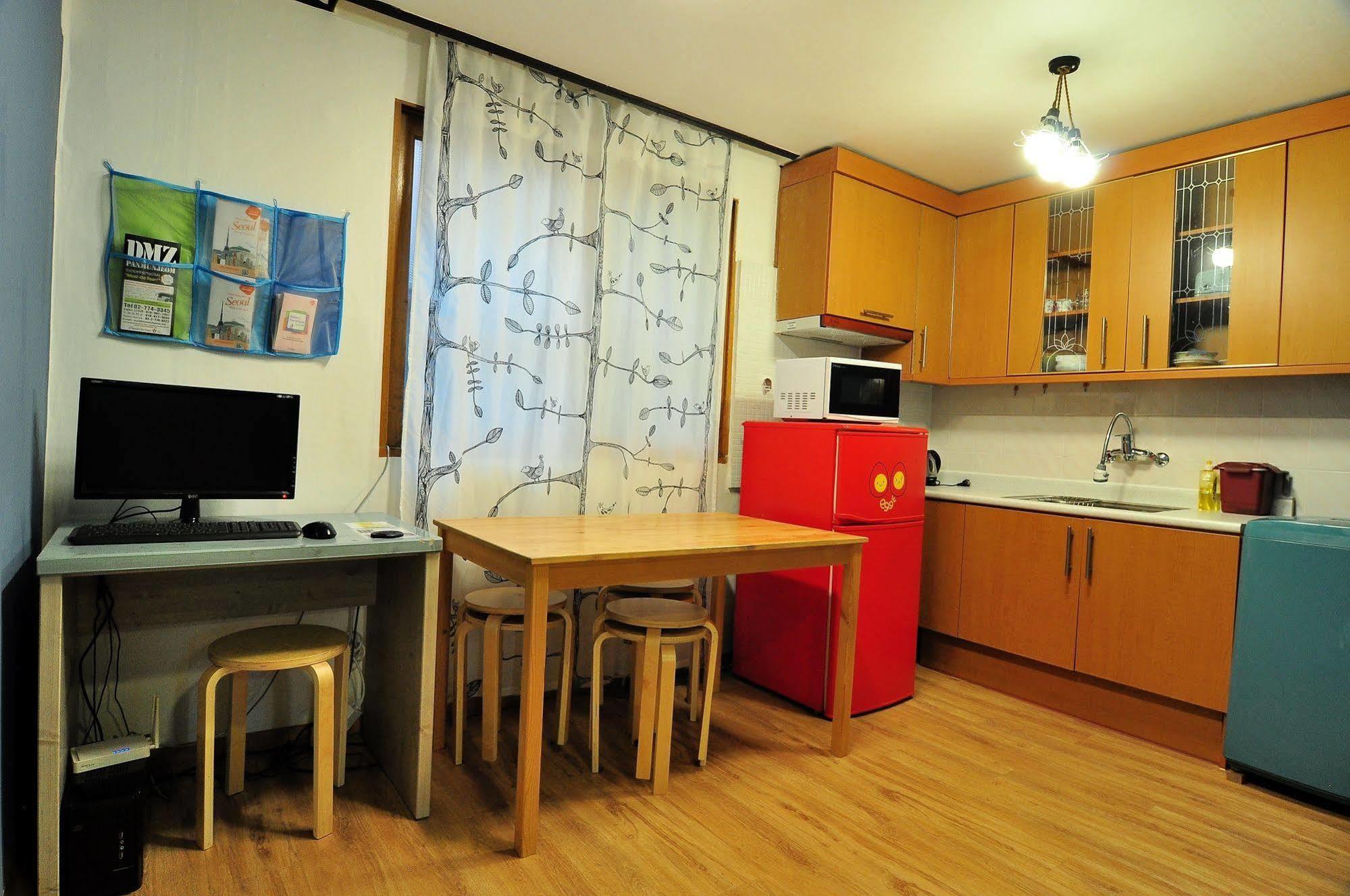 Backpackers Inside Hostel Seoul Bagian luar foto
